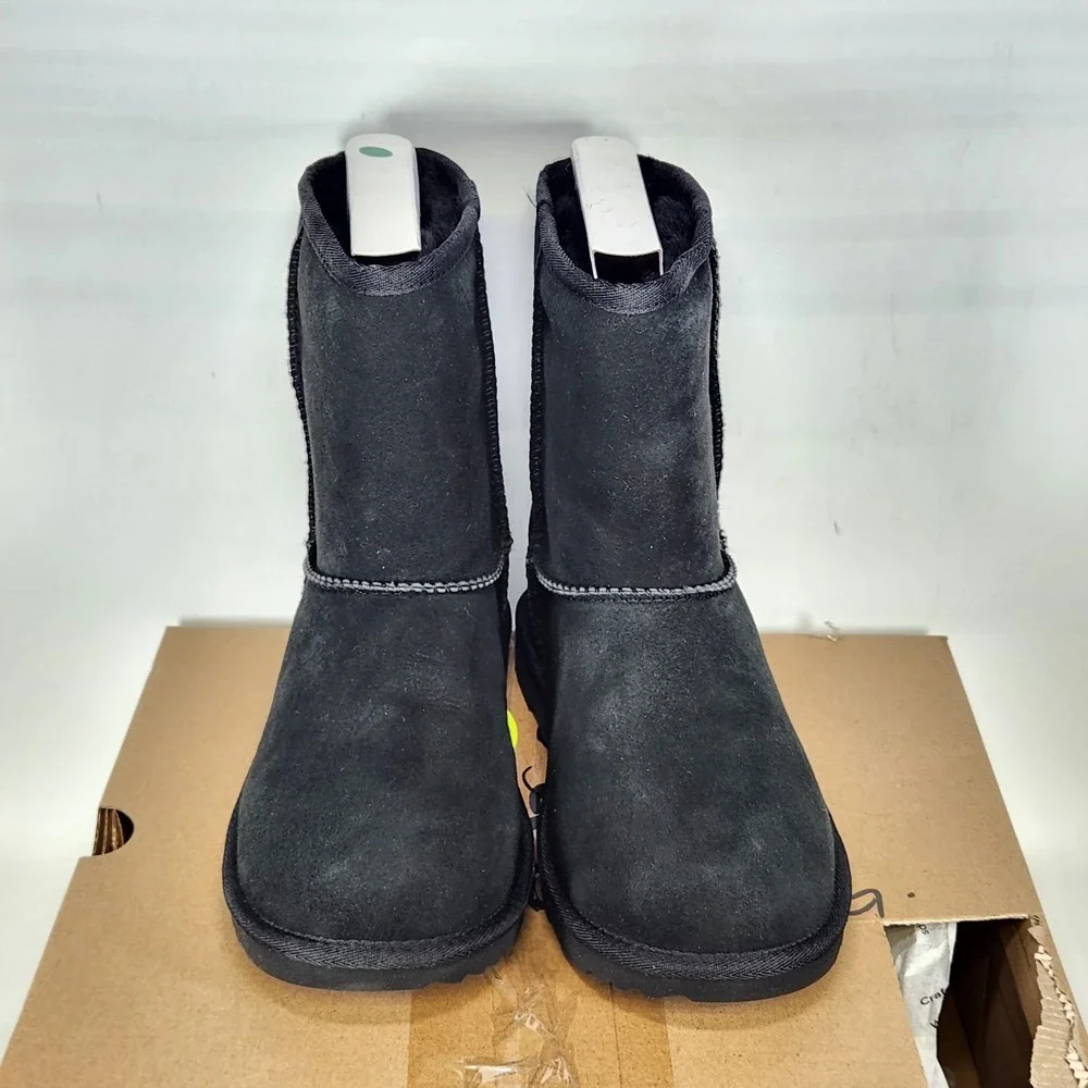 UGG Classic II Boot Kids Size 6 Black Suede Water Resistant Sheepskin Boots